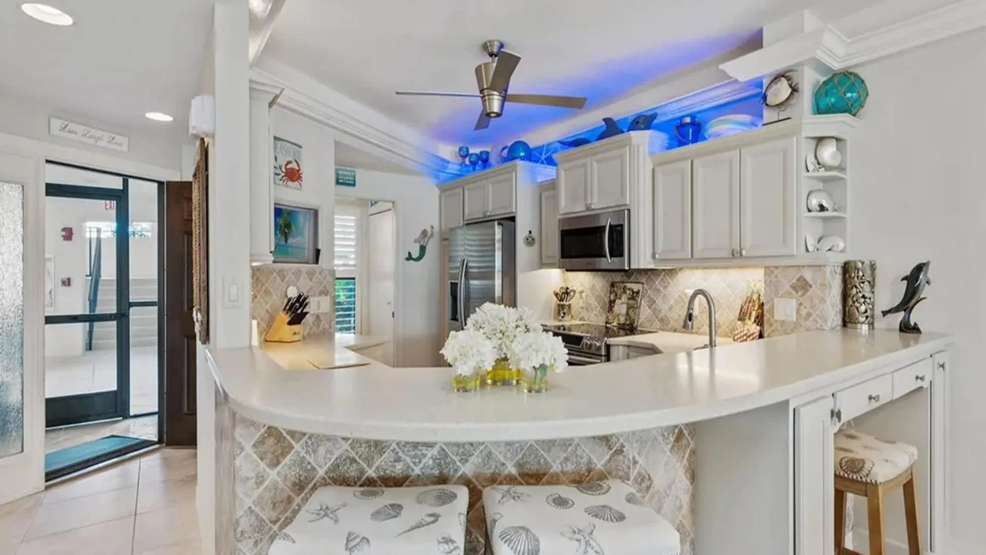 Waterfront With Scenic Views Apartment *