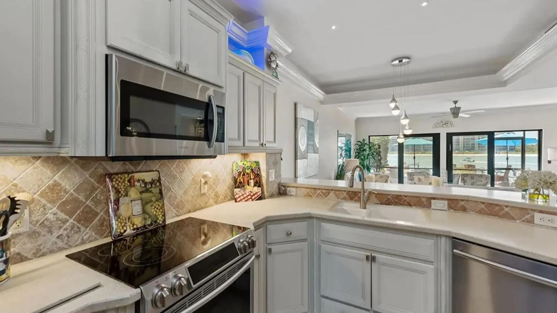 Waterfront With Scenic Views Apartment