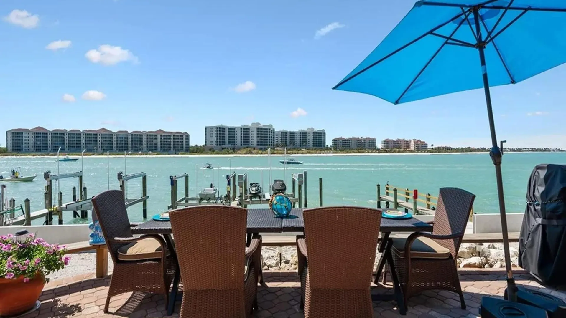 Apartment Waterfront With Scenic Views Naples