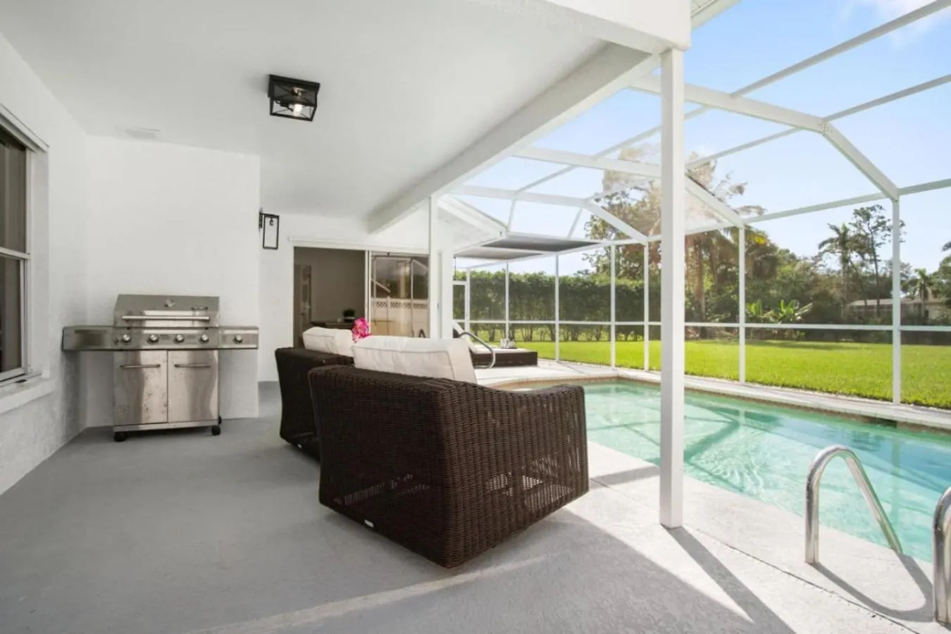Modern Comfort In Naples, Close To Everything