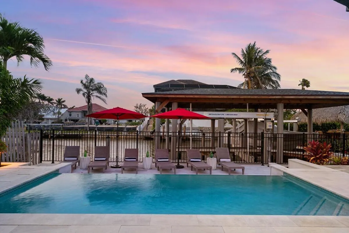 Сasa de vacaciones New Listing! Canal Dreaming - Water View With Dock North Naples