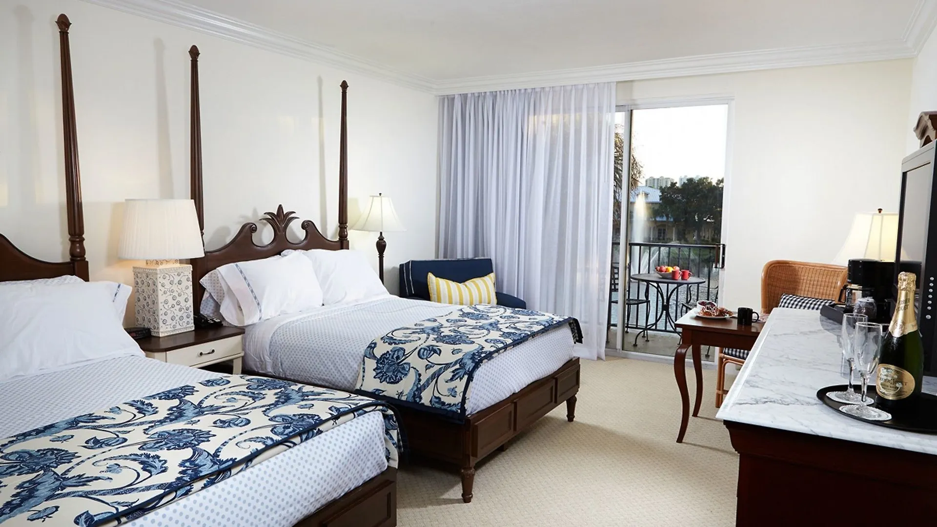 Hotel At Pelican Bay 4*