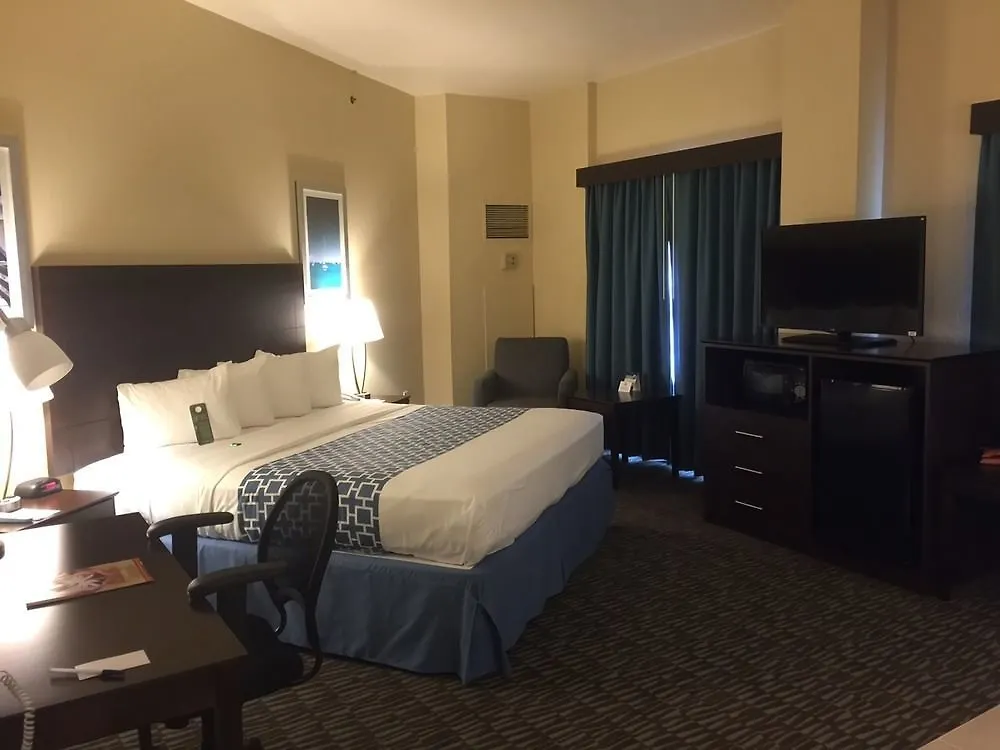 Western Plaza Hotel 3*