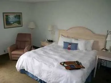 햄튼 인 네이플스 I 75 3* North Naples