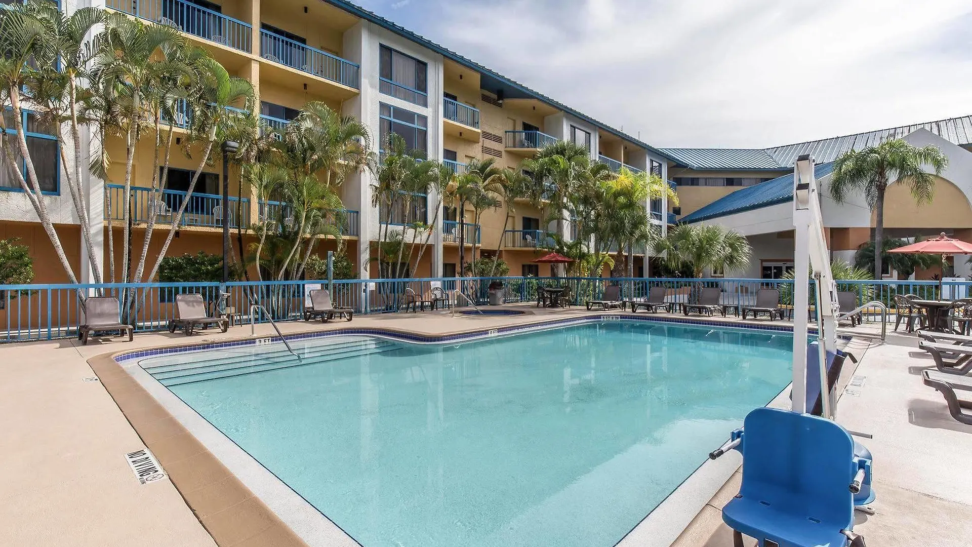 Tollgate 2* North Naples