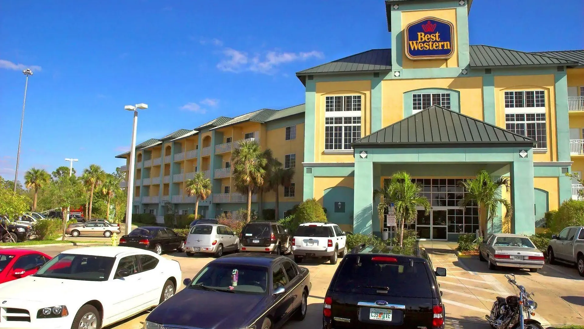 Western Plaza Hotel 3*