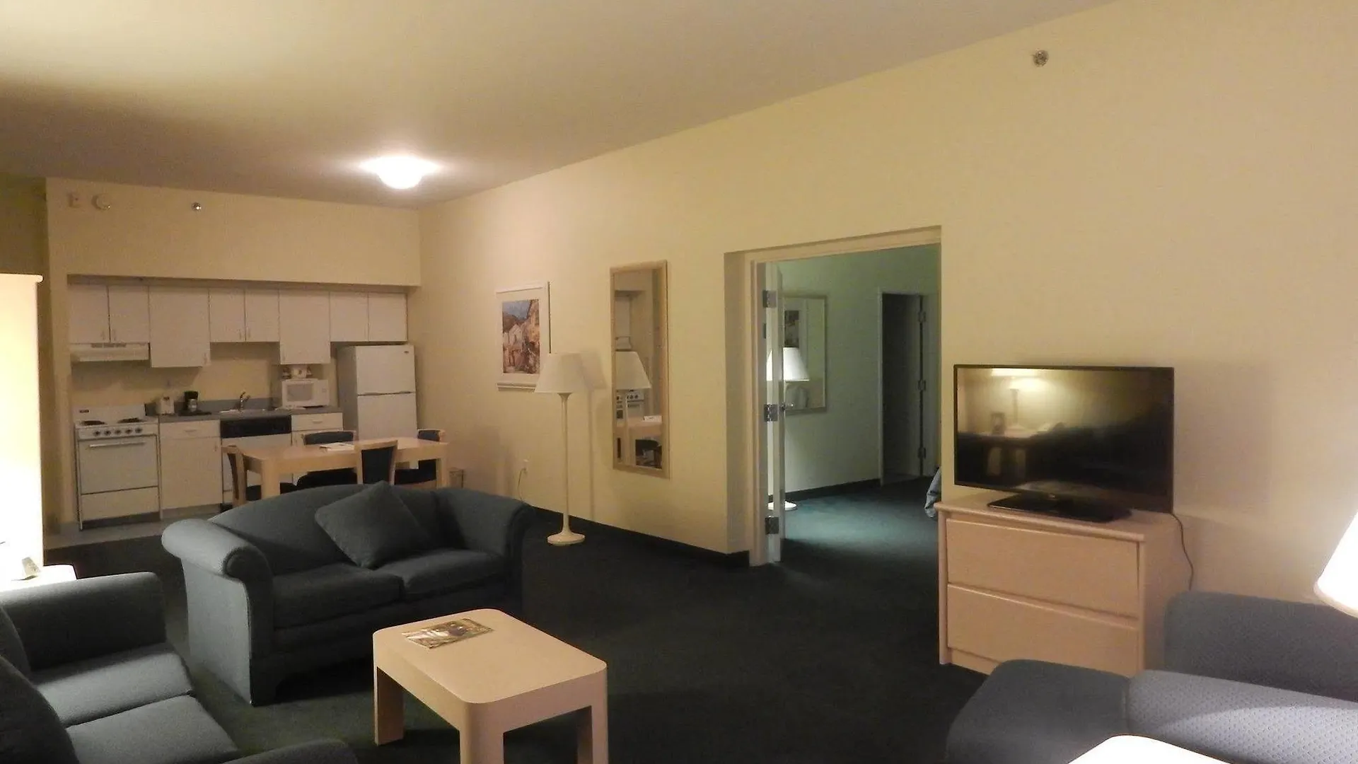 Western Plaza Hotel 3*