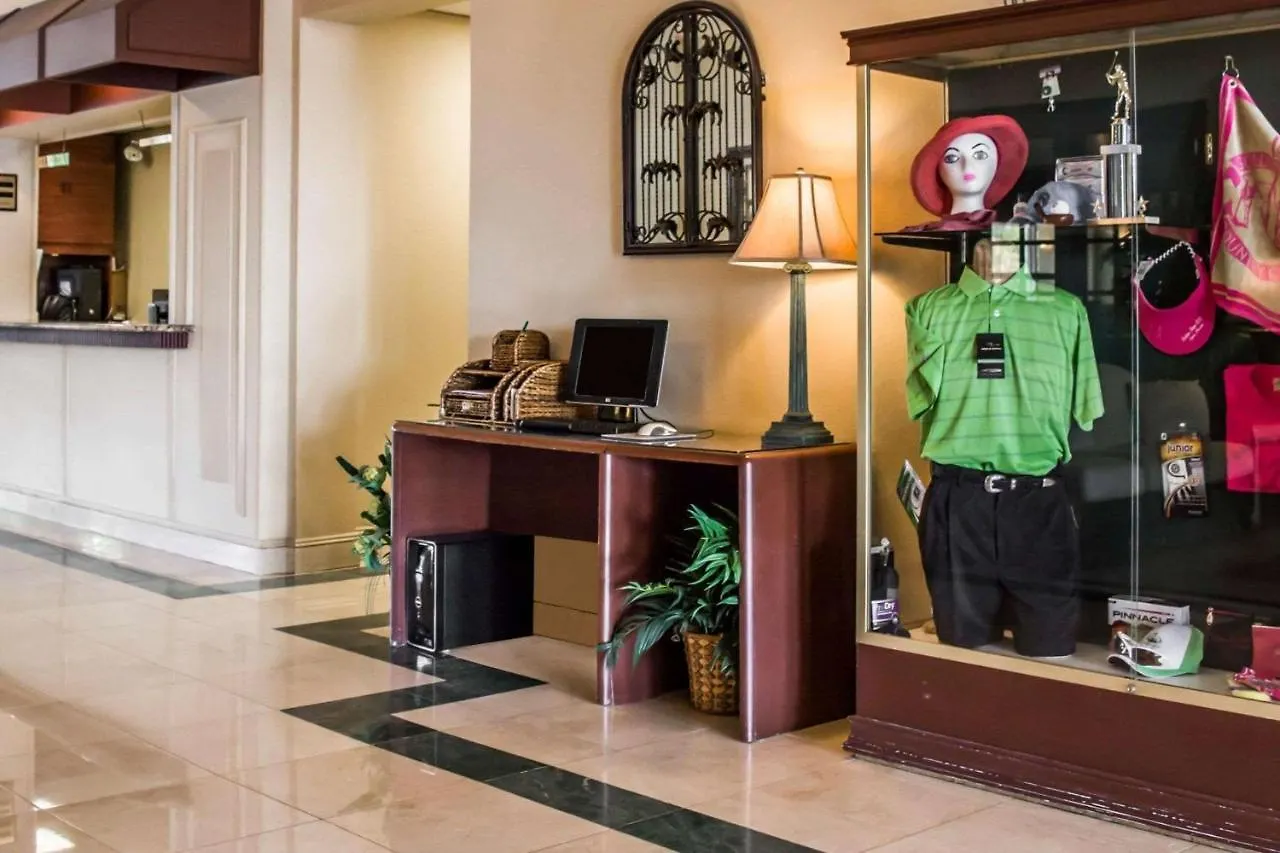 Resort Quality And Golf Golden Gate