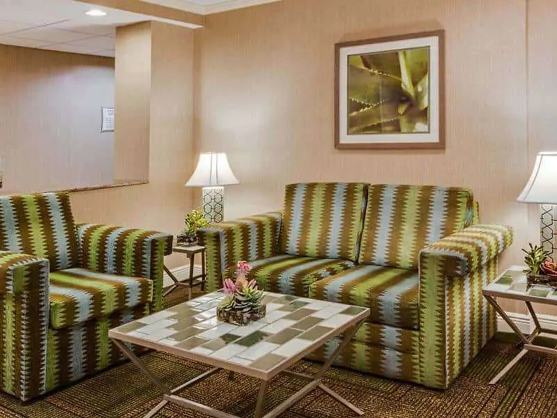 La Quinta By Wyndham East Hotel