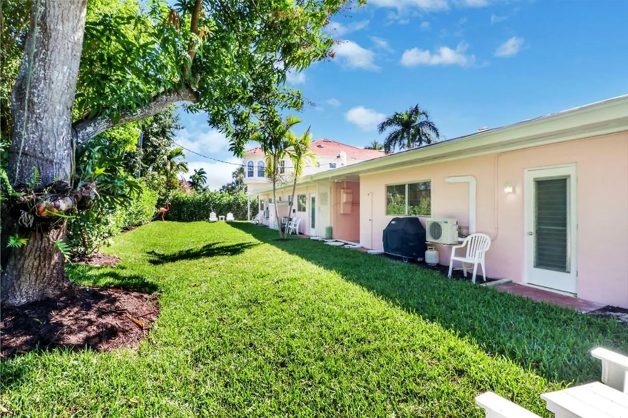 The Gondolier Han/Misafirhane North Naples