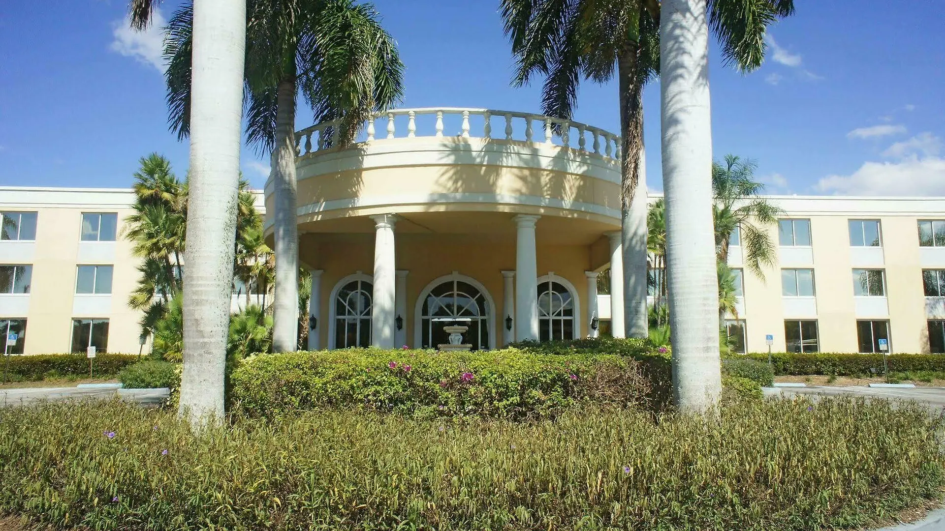 La Quinta By Wyndham Downtown Hotel