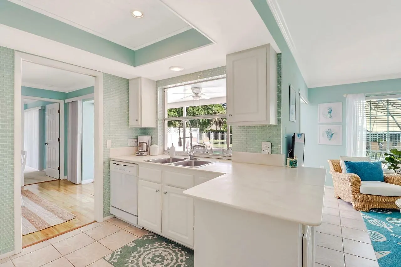 Villa Comfortably Chic Pool Retreat Naples