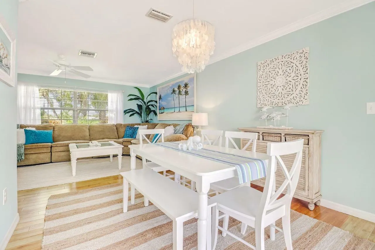 Villa Comfortably Chic Pool Retreat Naples