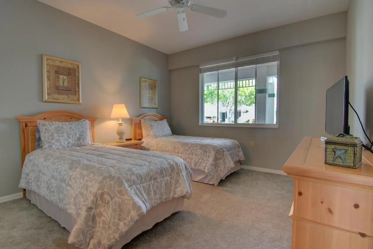 **gorgeous First Floor In Greenlinks Of Lely -relax By The Pool, Golf At 2 Courses Or Enjoy Happy Hour Next Door!**