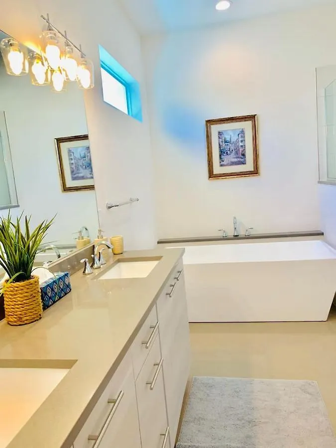 New! Perfect - Heated Saltwater Pool * Naples