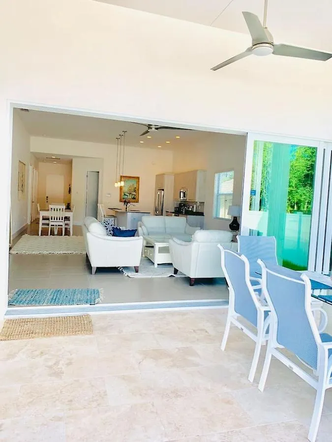 New! Perfect - Heated Saltwater Pool Holiday home Naples