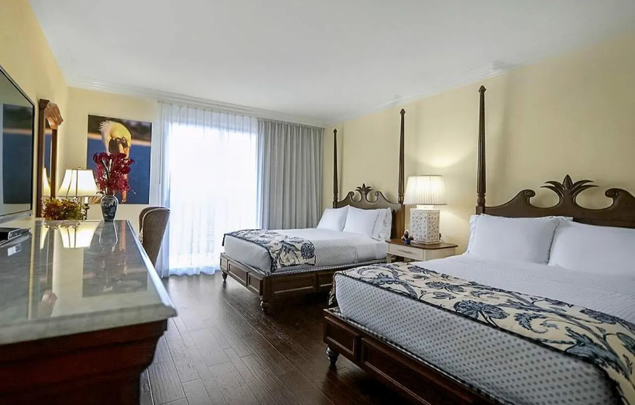 At Pelican Bay 4* North Naples