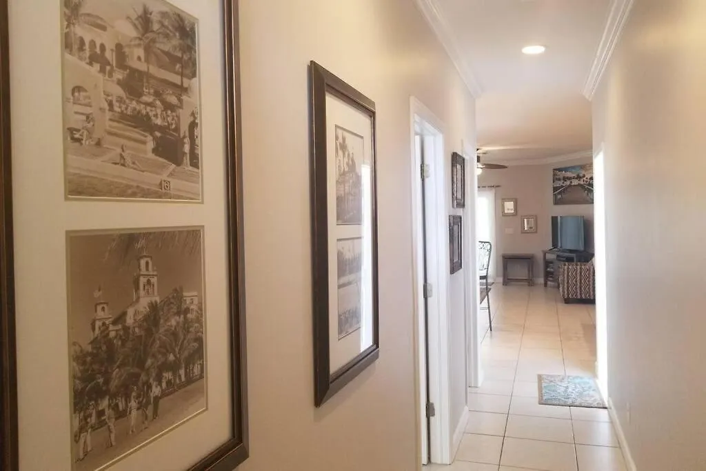 펜션 823 104th Ave. N. North Naples
