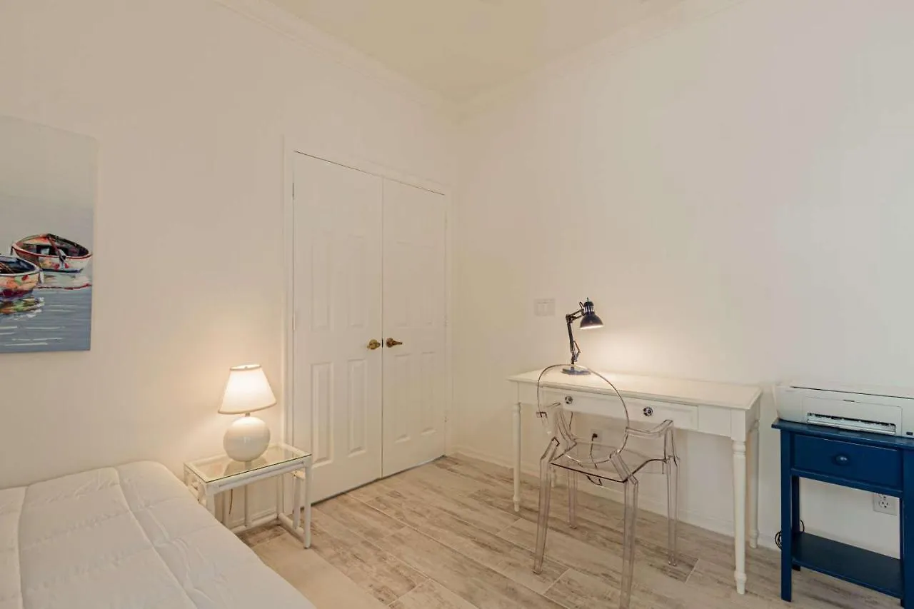 Crown Pointe- Lochwood Ct. *
