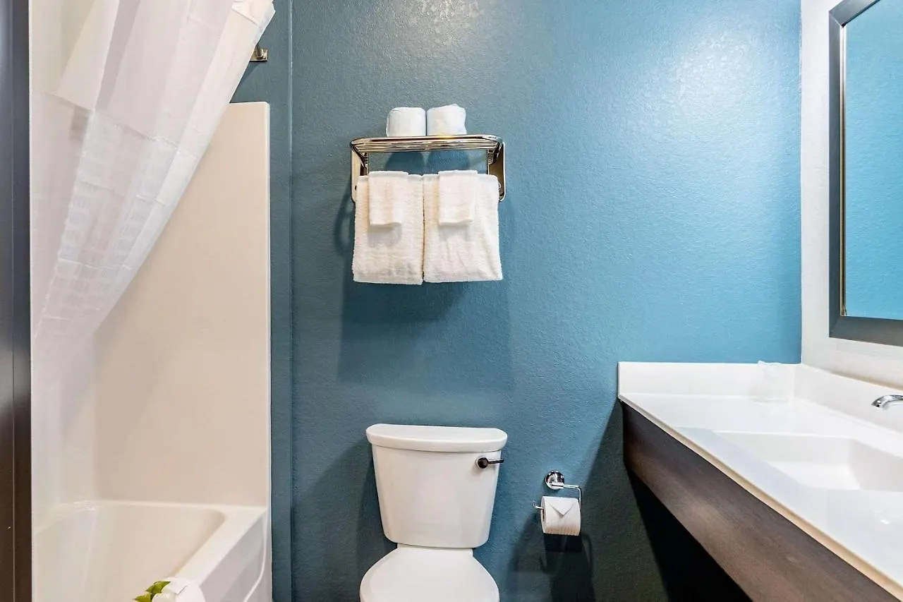 Hotel Woodspring Naples 2*