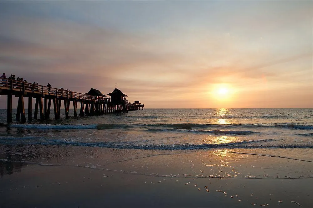 Otel Express & Downtown - 5th Avenue By Ihg North Naples