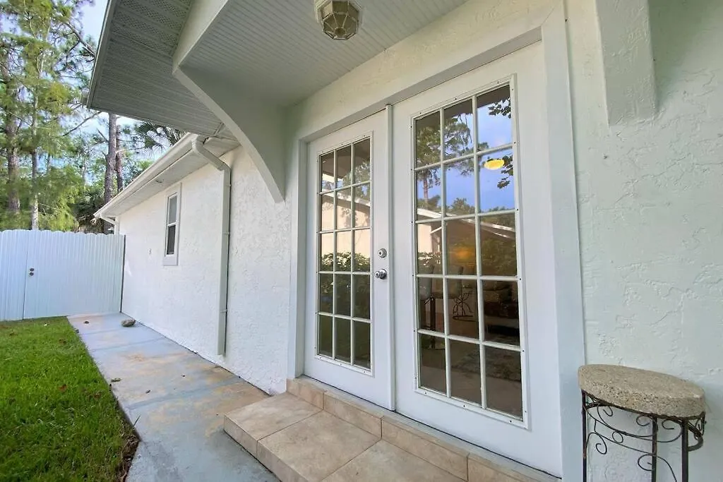 Villa Cheerfull 4/bed/ 3 Bath / Pool / Location North Naples