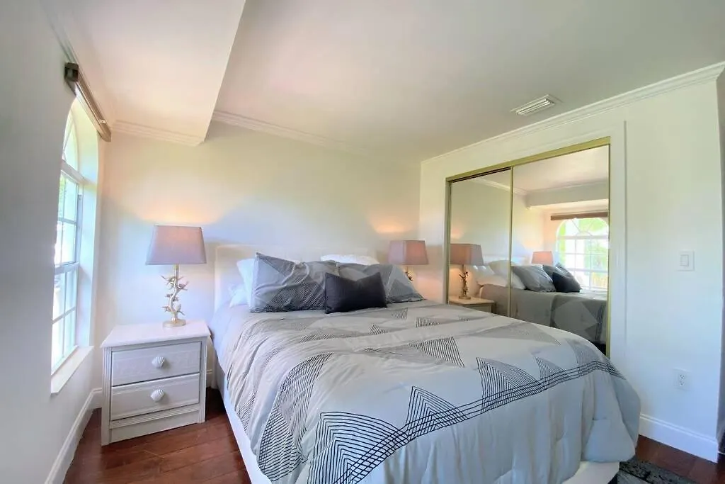Cheerfull 4/bed/ 3 Bath / Pool / Location North Naples