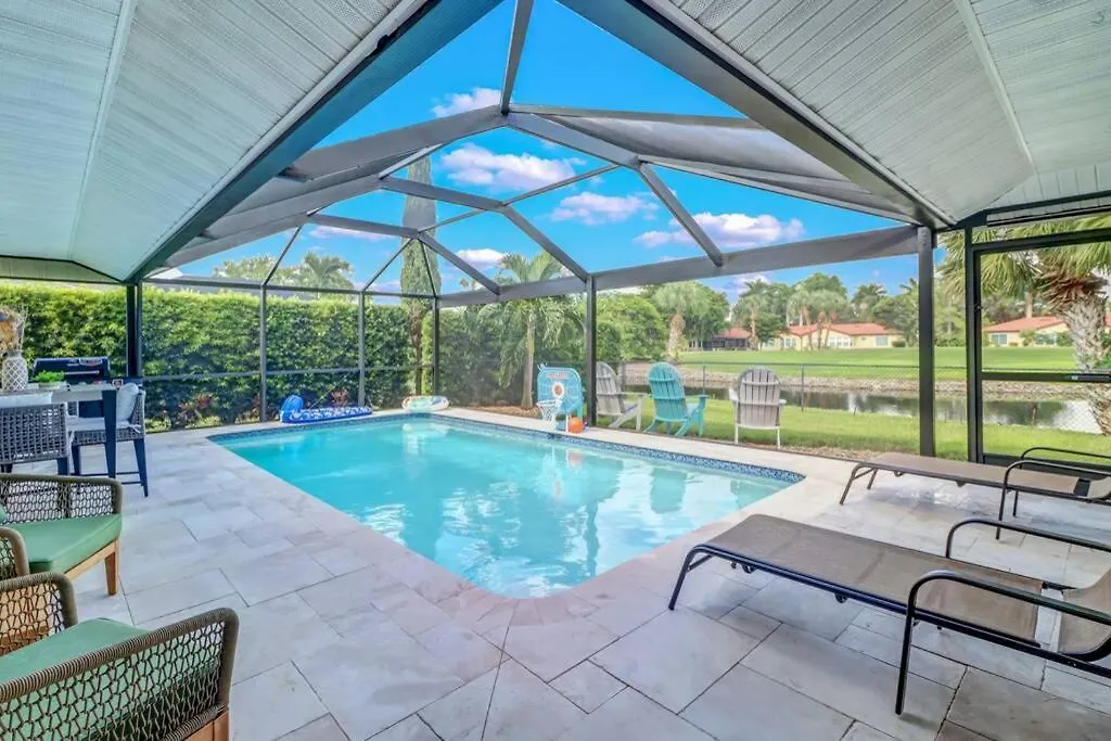 Pool House, Close To The & Down Town Naples!
