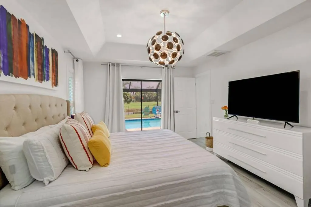 Semesterbostad Pool House, Close To The & Down Town Naples! *