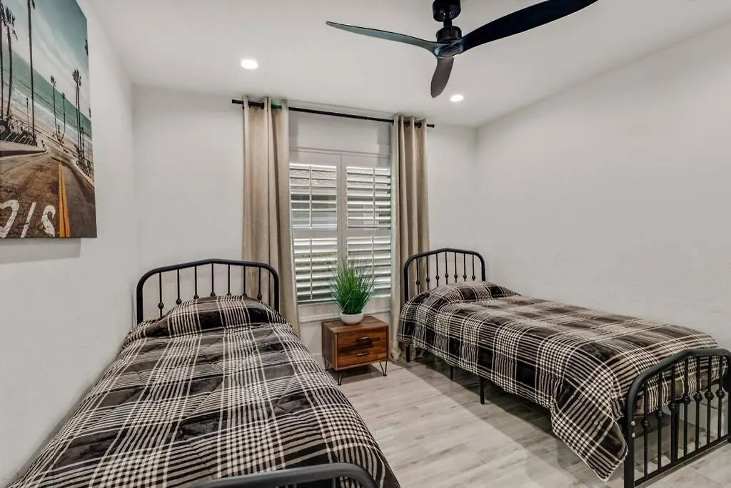 Semesterbostad Pool House, Close To The & Down Town Naples! North Naples