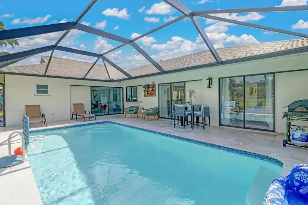 Pool House, Close To The & Down Town Naples! Semesterbostad *