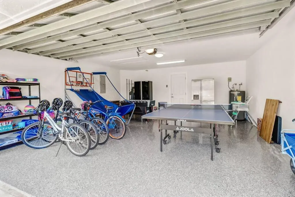 Pool House, Close To The & Down Town Naples! * North Naples