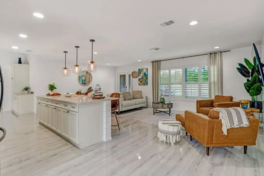 Pool House, Close To The & Down Town Naples! Semesterbostad North Naples