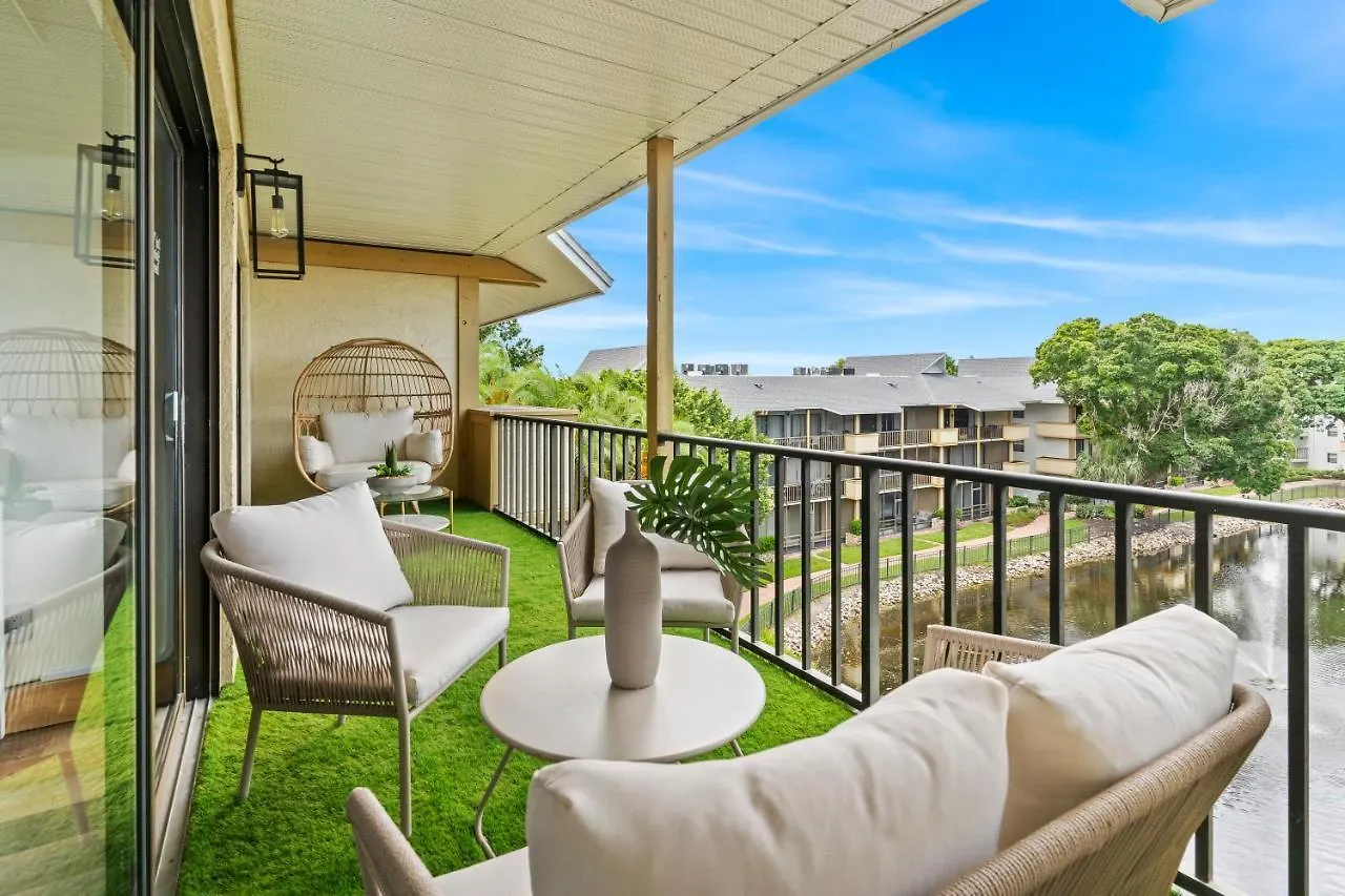 Park Shore Unit Beautiful Beaches And 5th Ave Shopping Apartment