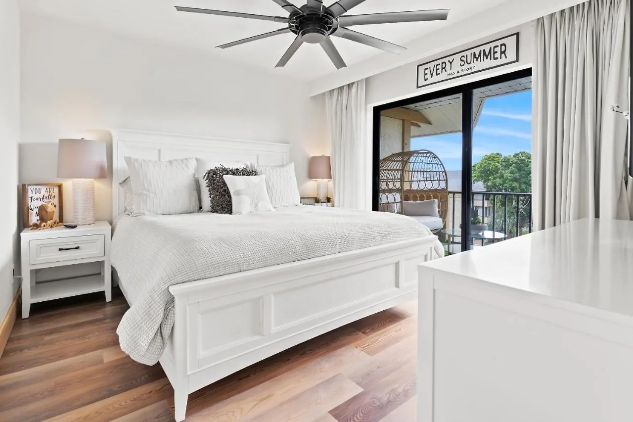 Park Shore Unit Beautiful Beaches And 5th Ave Shopping Apartment *
