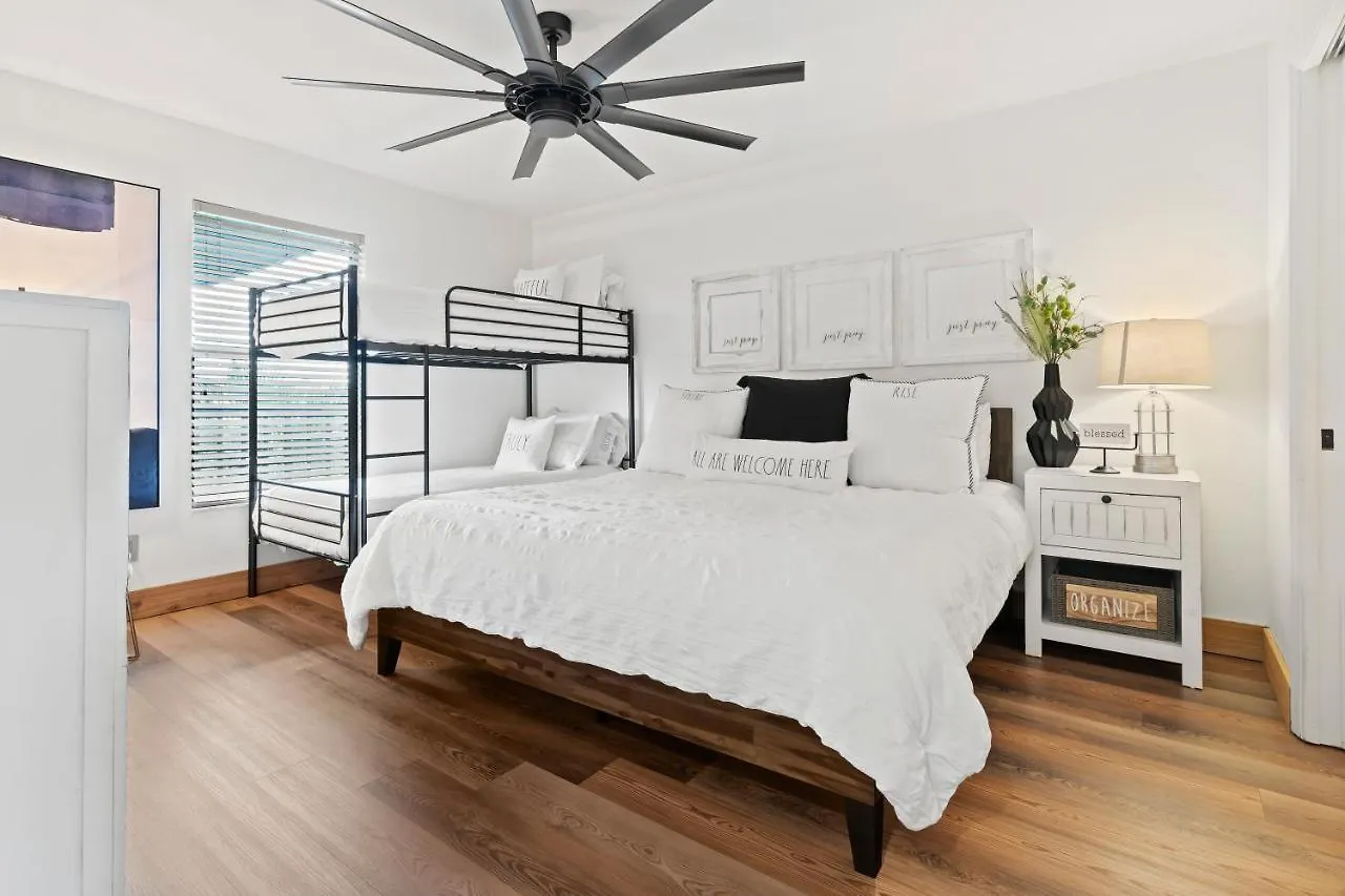 Park Shore Unit Beautiful Beaches And 5th Ave Shopping *