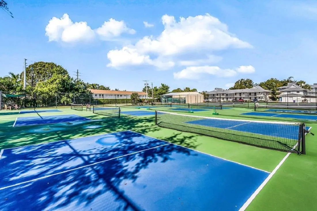 Park Shore Unit Beautiful Beaches And 5th Ave Shopping * Naples