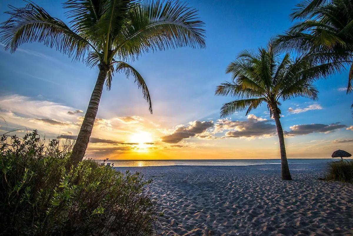Park Shore Unit Beautiful Beaches And 5th Ave Shopping Apartment