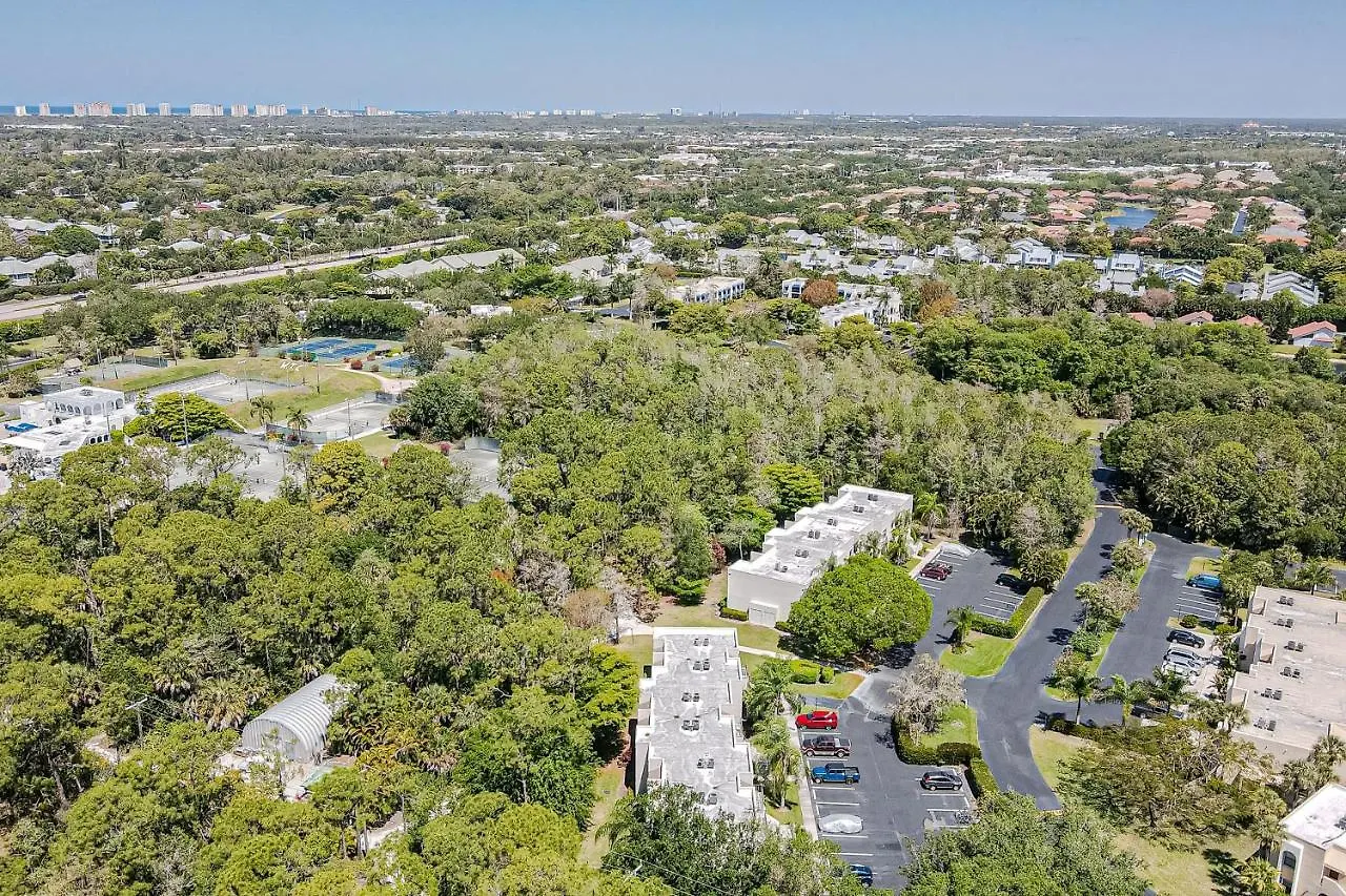 Apartment World Tennis Club 725 North Naples