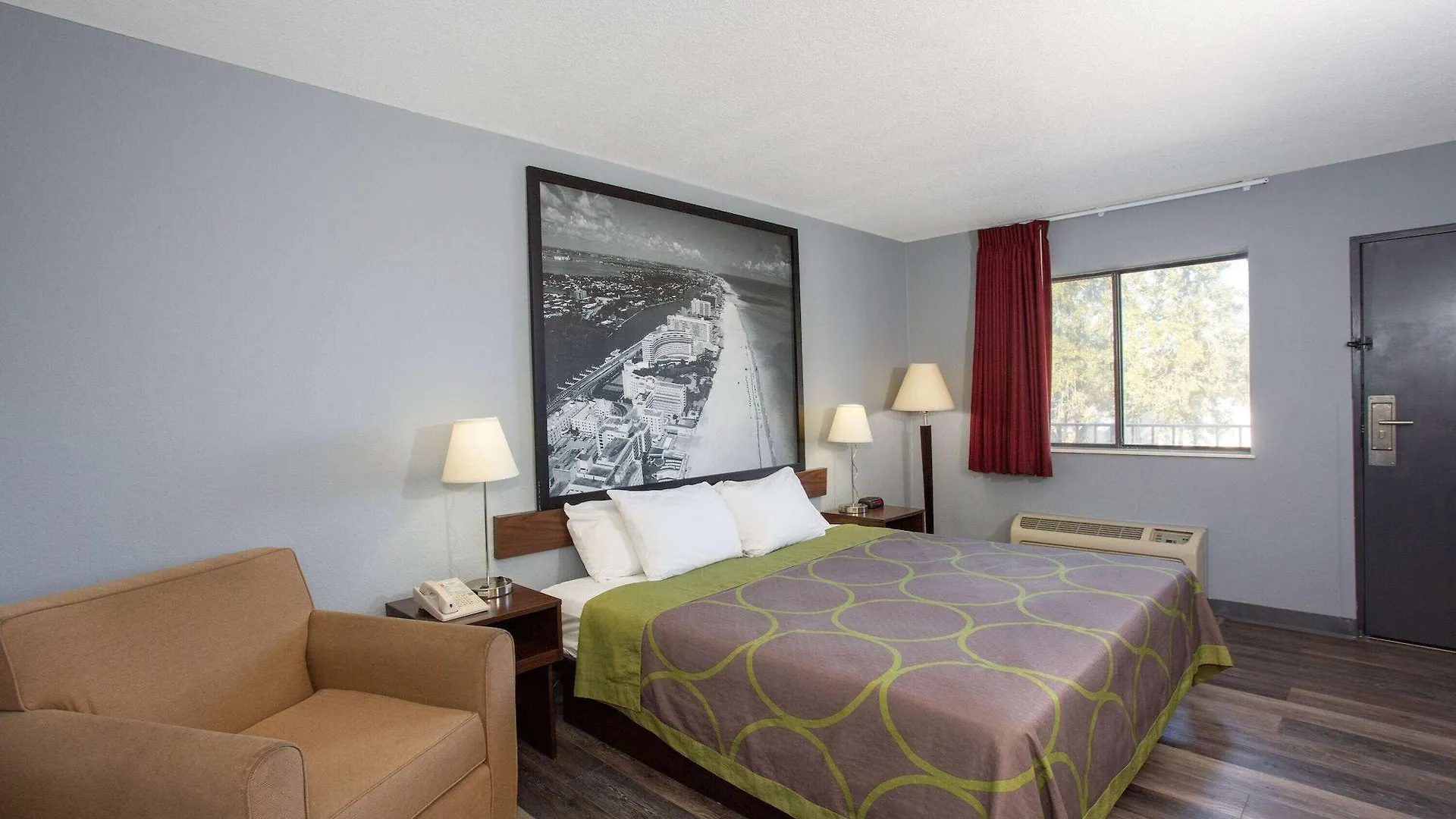 Super 8 By Wyndham Naples Hotel *