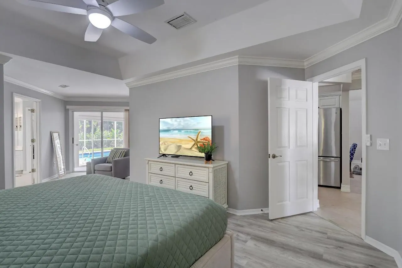 Piccadilly House: Updated Retreat With Private Pool Near Downtown & Beaches * Naples