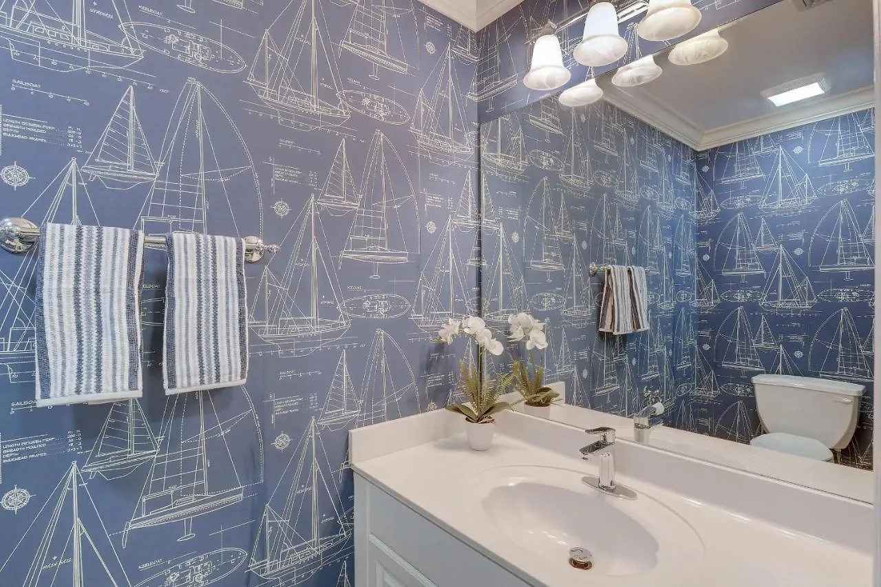 Piccadilly House: Updated Retreat With Private Pool Near Downtown & Beaches Naples