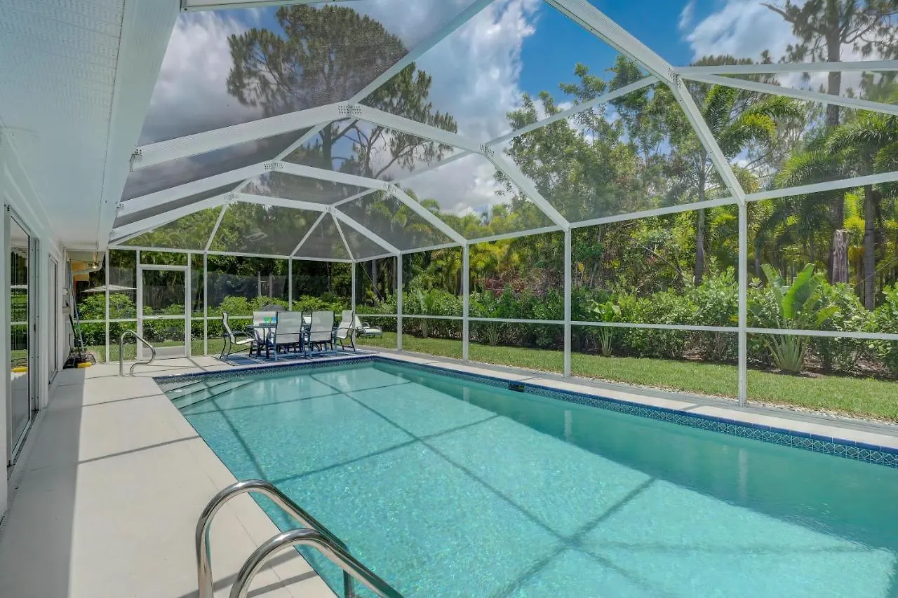 Holiday home Piccadilly House: Updated Retreat With Private Pool Near Downtown & Beaches *