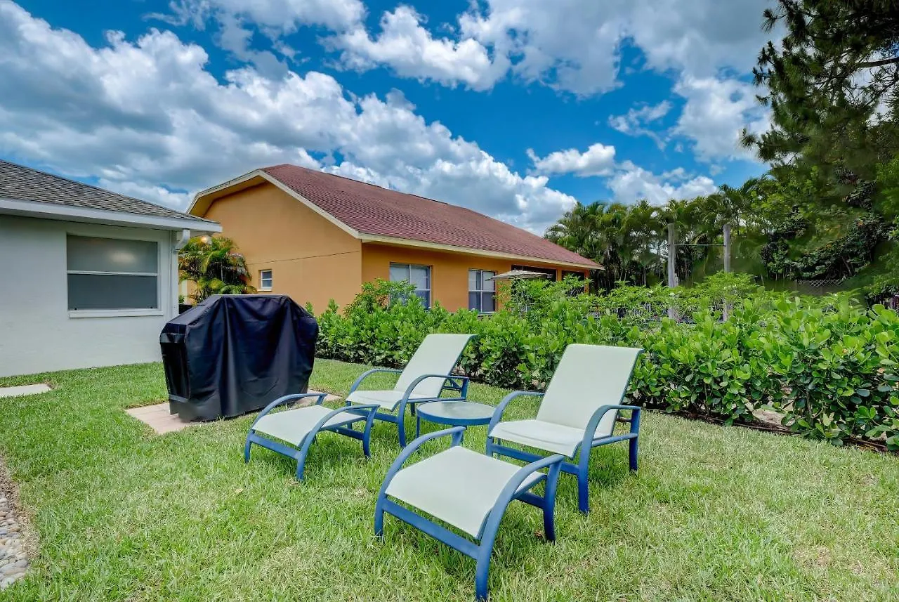 Piccadilly House: Updated Retreat With Private Pool Near Downtown & Beaches *