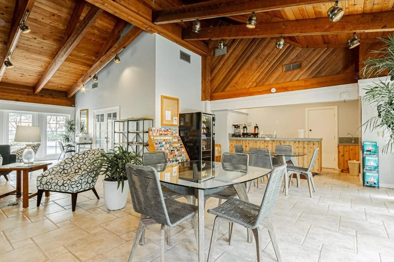 Park Shore Resort, 1st Floor, Bldg.f *