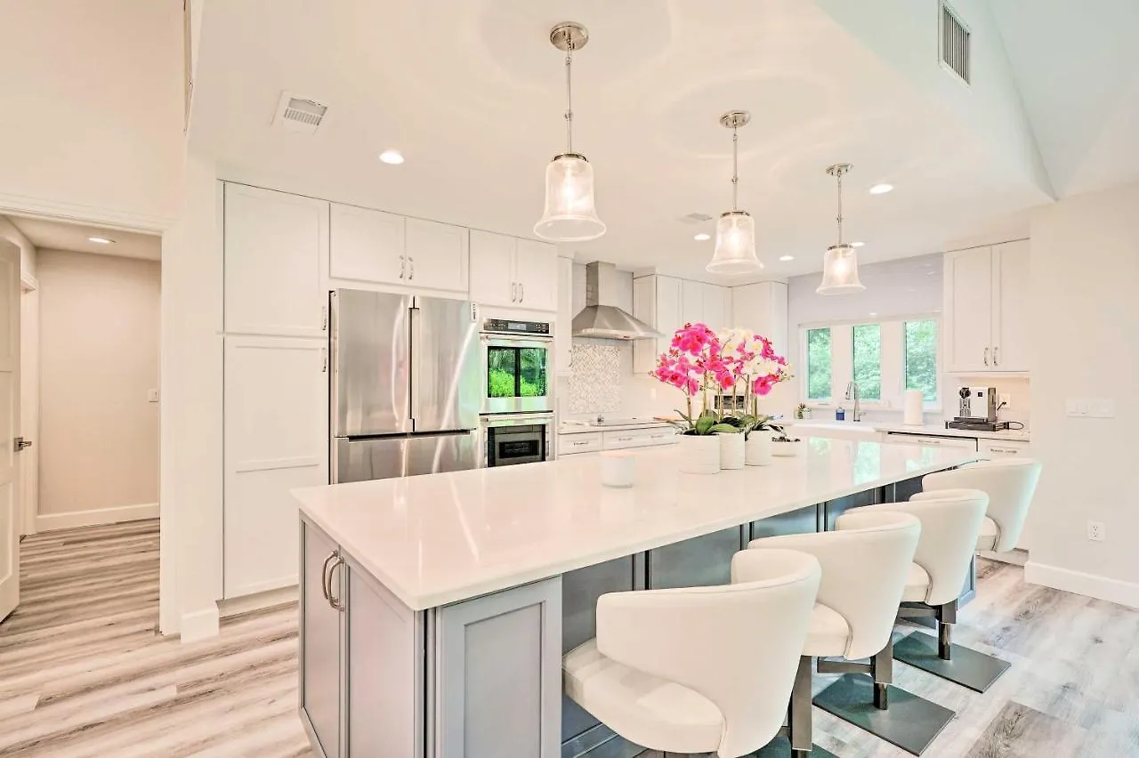 Luxury - Walk To Vanderbilt Beach! North Naples