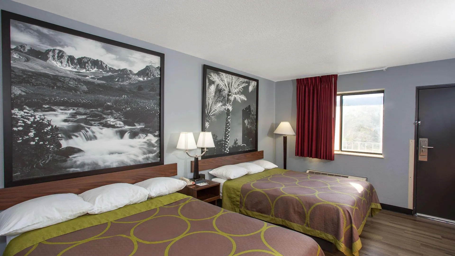 Super 8 By Wyndham Naples * Golden Gate