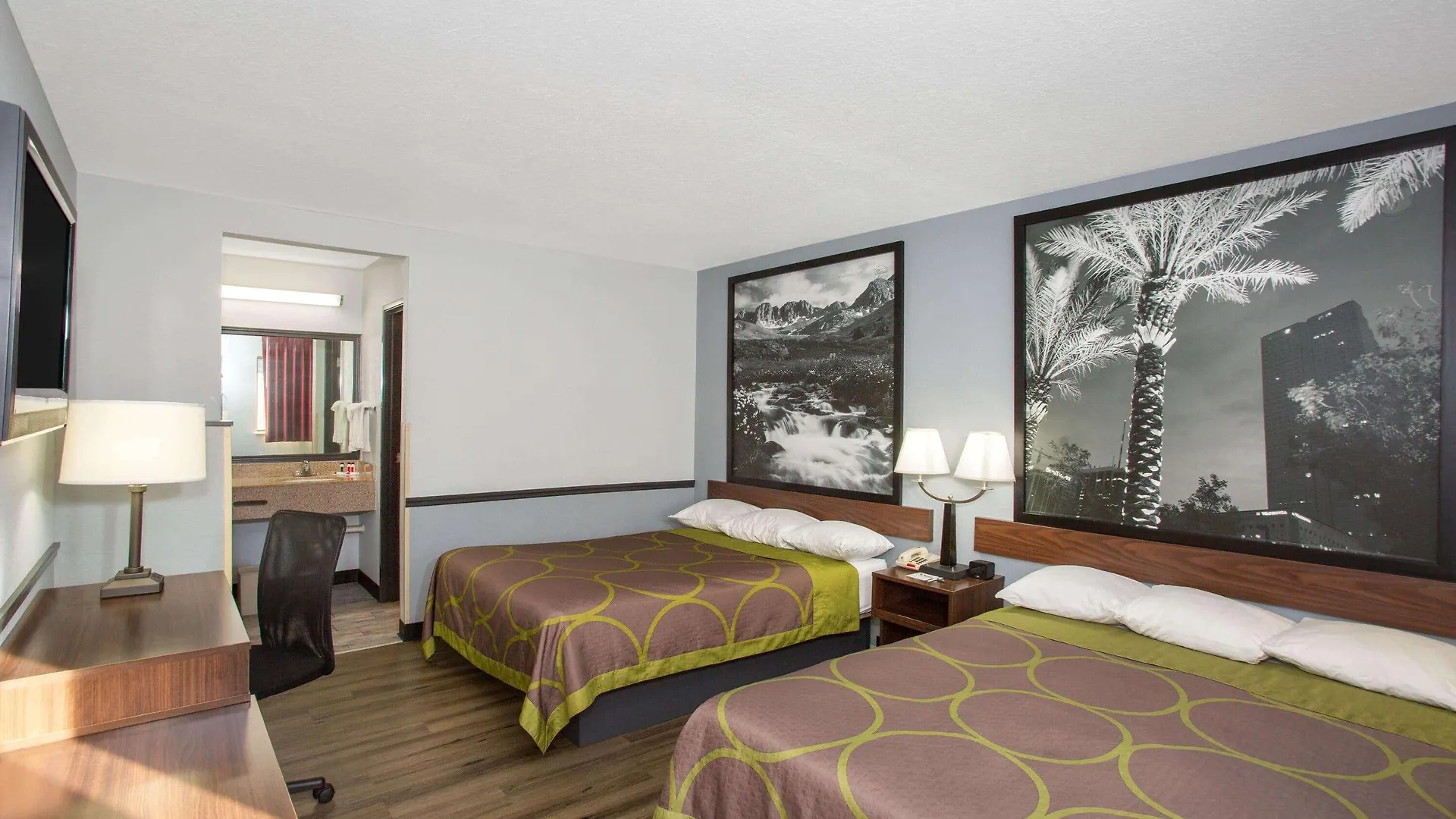 Super 8 By Wyndham Naples Golden Gate