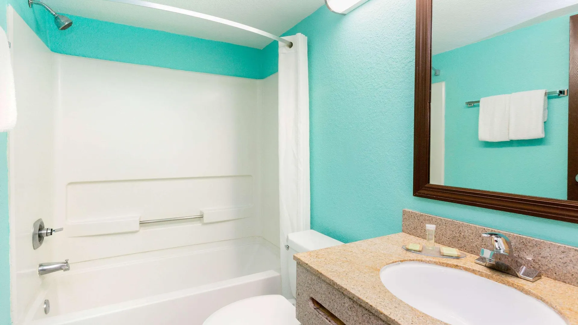 Super 8 By Wyndham Naples Hotel Golden Gate
