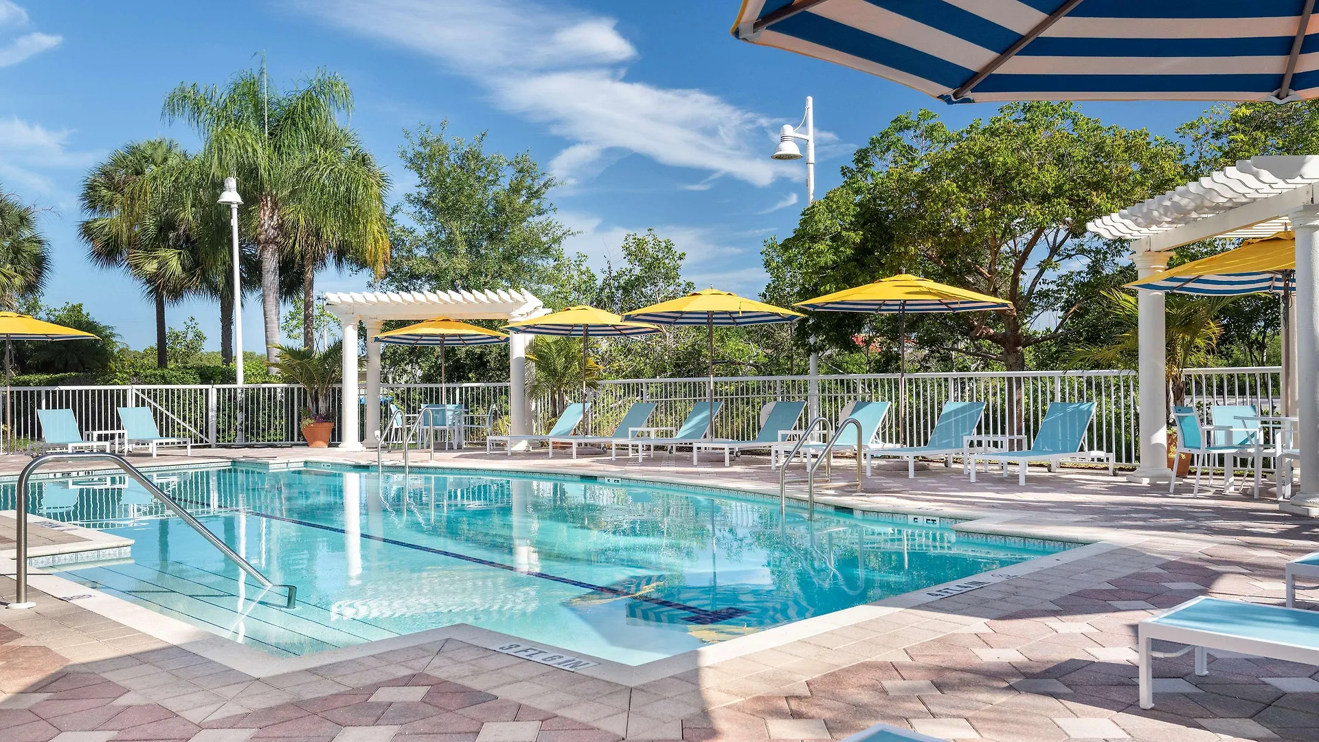 Doubletree By Hilton מלון 4*
